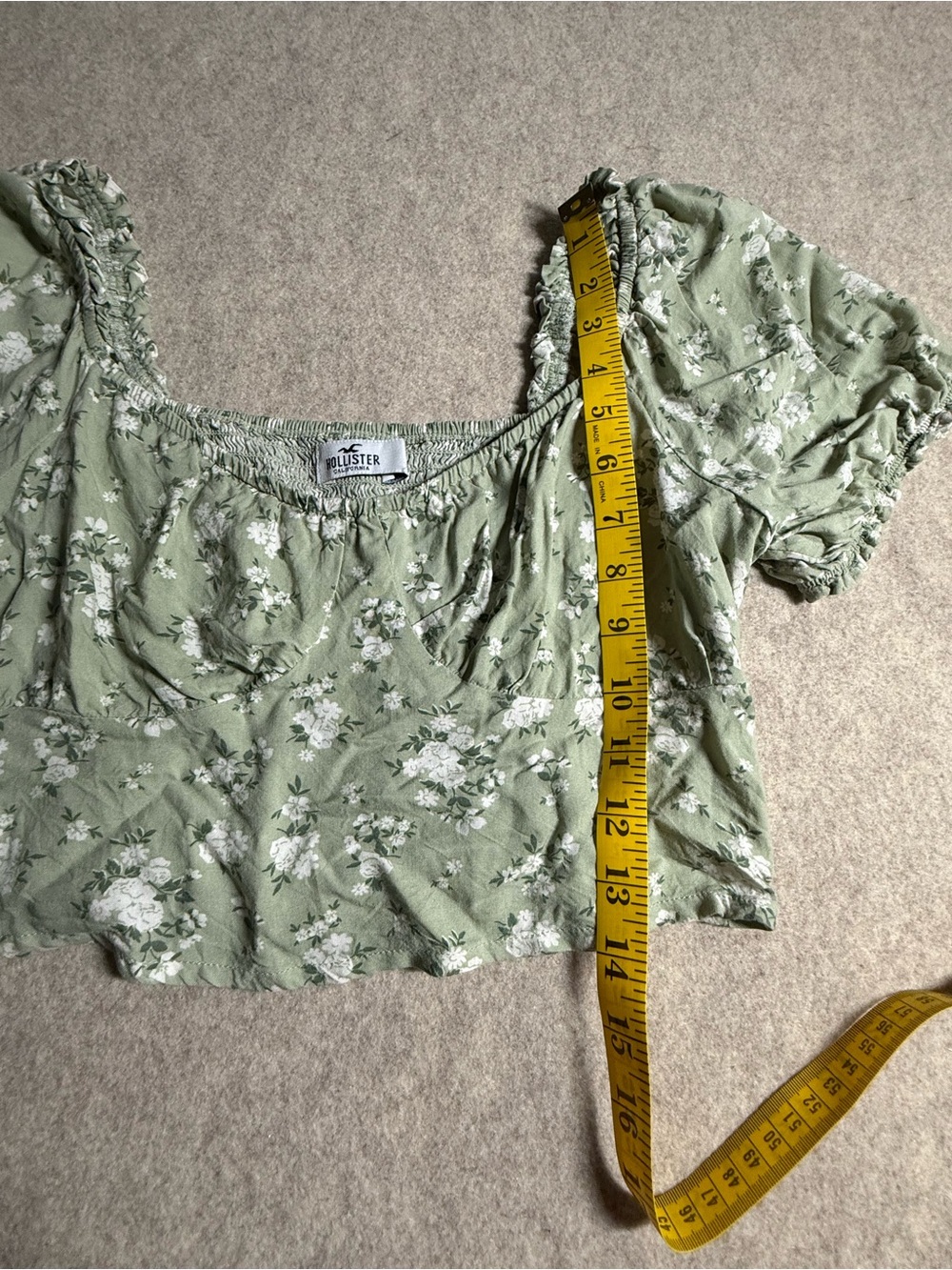 Hollister Light Sage Green Floral Puff-Sleeve Crop Top‎ - Picture 7 of 9